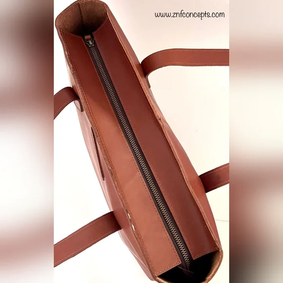 Elegant Tan Leather Tote Bag - Picture 9 of 12